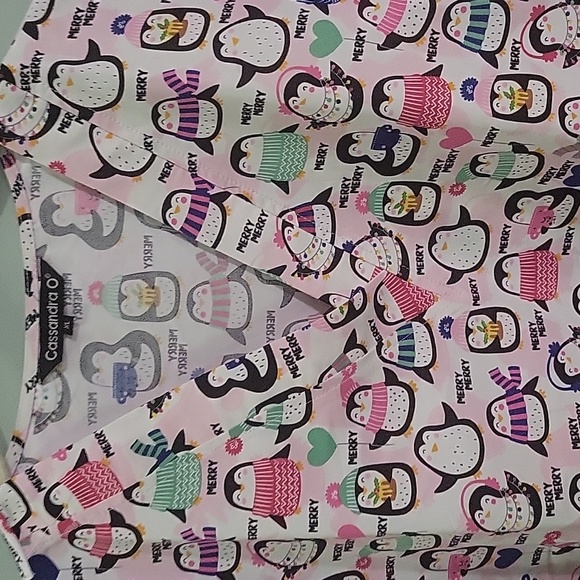 NWT Scrub Top Christmas Ladies *O3 - Picture 4 of 4